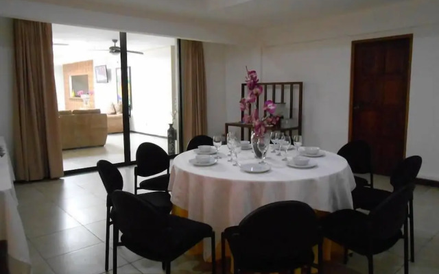 Maracas Inn