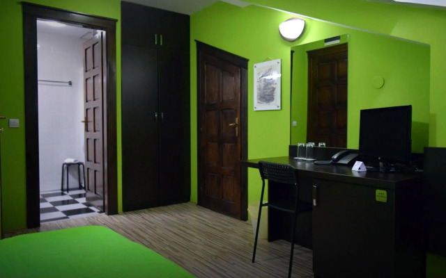 Hotel Theatre