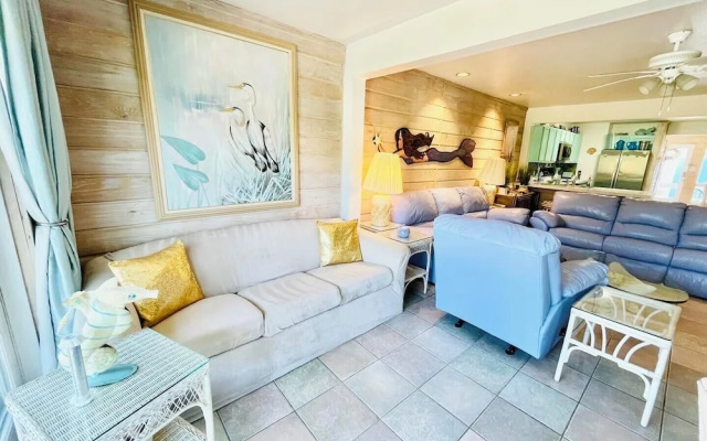 SEA Strand Court 3 #22