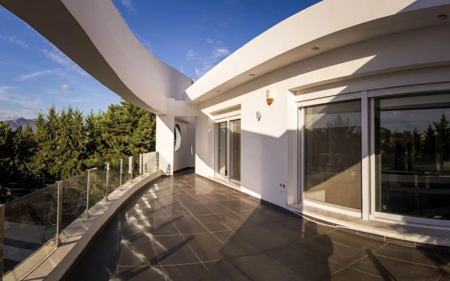 Villa BOND with Private Swimming Pool