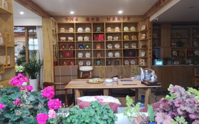 Lijiang Flower Sea Inn (South Gate of Ancient City)