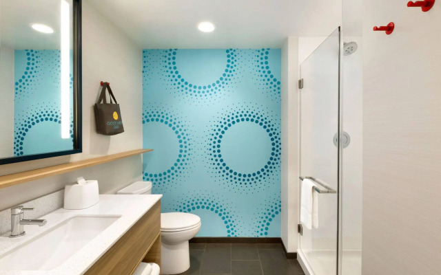 Tru by Hilton Lancaster East