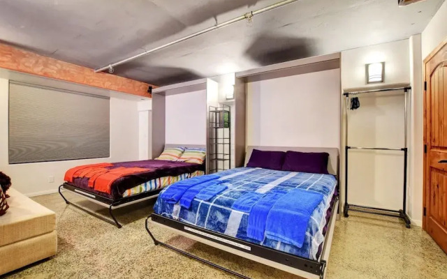 LVStripHouse Condos Sleeps up to 14