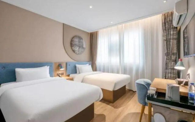  Home Inn (Guangzhou Tianpingjia Metro Station)