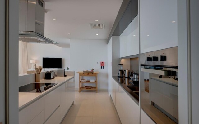 Urban Island Getaway on Bluewaters