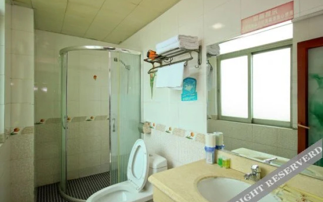 Yilongxin Business Hotel