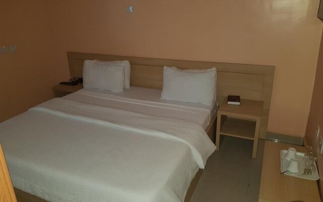 Ozom Hotel