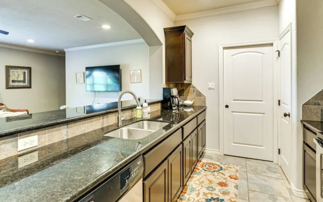 Spacious & Family-friendly! Tamu Townhome w/ Yard