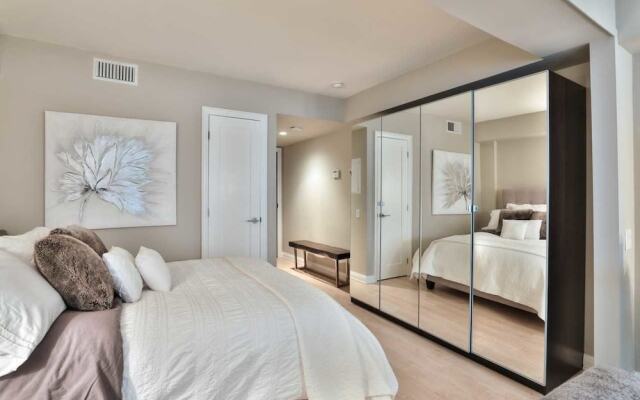 Amazing Suites In Yorkville