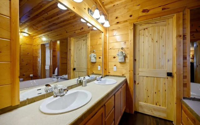 Outlaw Rose Cabin for 8!