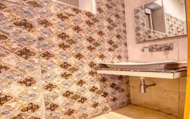 Hotel Midway by OYO Rooms