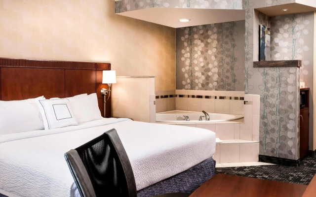 Courtyard by Marriott Kansas City Shawnee