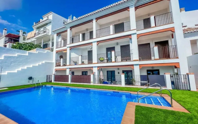 Modern Two Bedroom Apartment With Pool