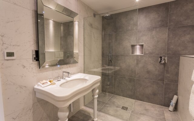 Storrs Hall Hotel