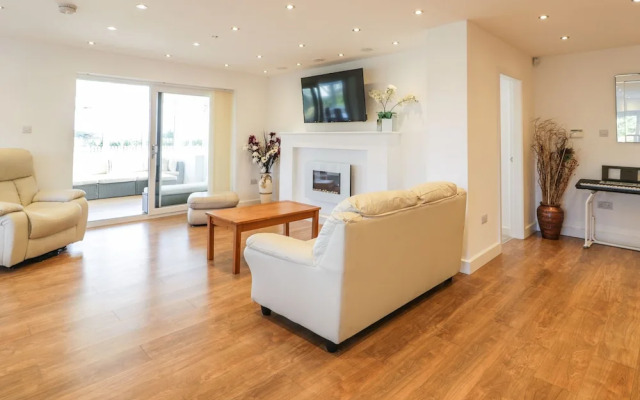 Top Of The Lane Luxury Holiday Apartment