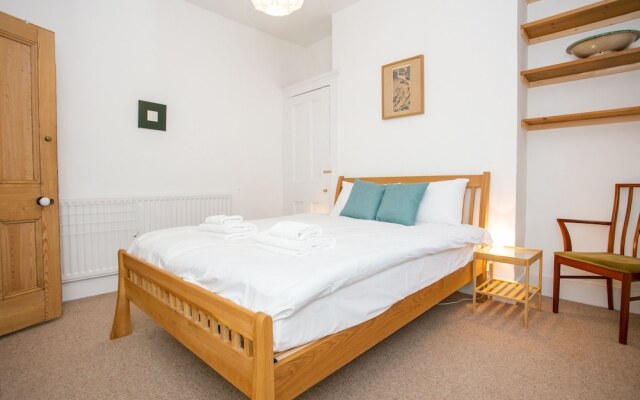 3 Bedroom Flat In Highbury