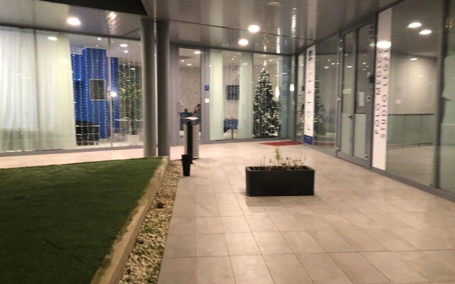 Blue Shades Aparthotel