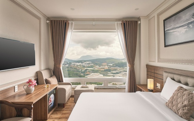 Hill Side Town Hotel – Guest Rooms – Da Lat