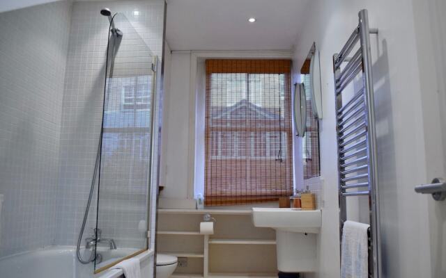 1 Bedroom Townhouse Apartment in Notting Hill