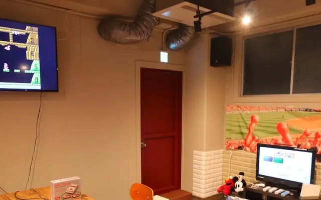 RED HELMET House＆Sports Bar Hiroshima - Hostel