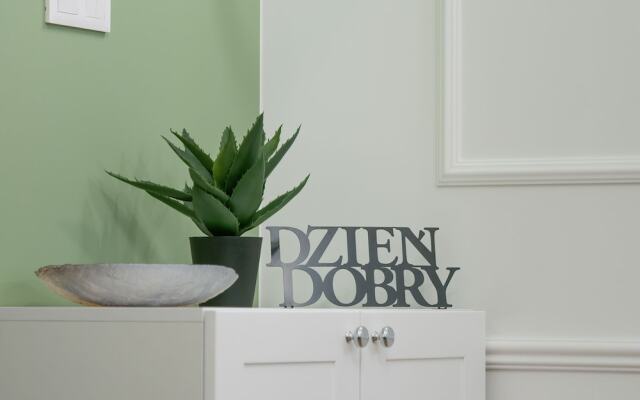 Green Apartment Piotrkowska by Renters