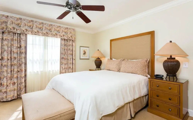 RVH 052 Relax in Centre Court