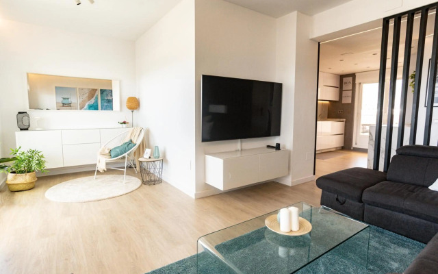 Beautiful apartment with 2 terraces, Pool & Beach