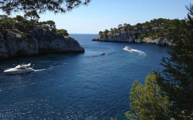 BY Cassis