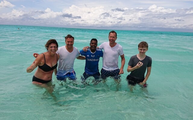 Balungi Bungalows And Restaurent