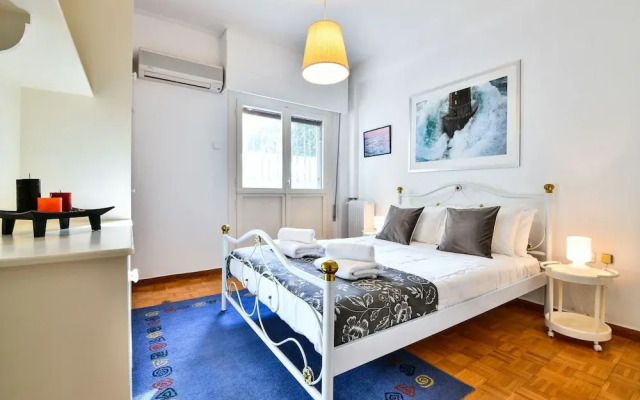 Groovy Apartment by the Sea with Garden