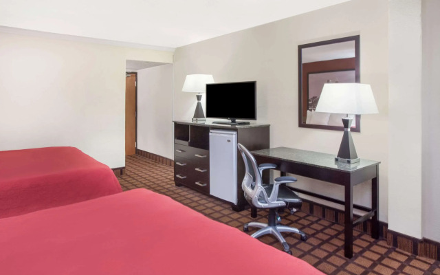 Super 8 by Wyndham Chicago IL