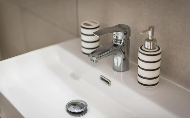 Stylish Luxury Apartment near Acropolis at Neos Kosmos metro station