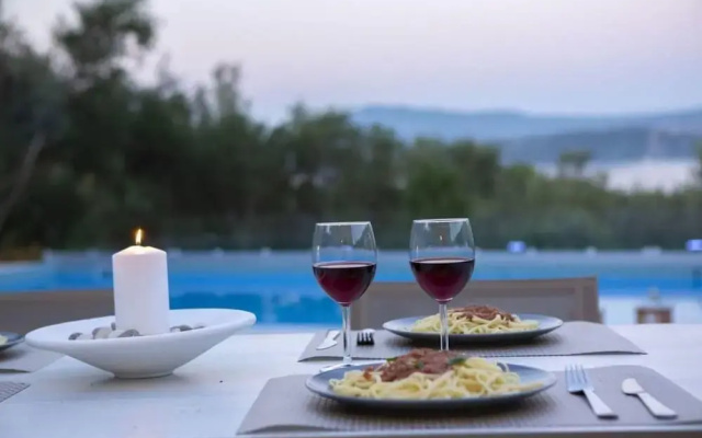 Villas Harriet - With Sea View and Near the sea