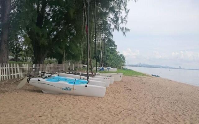 Na Jomtien Beachfront Villa