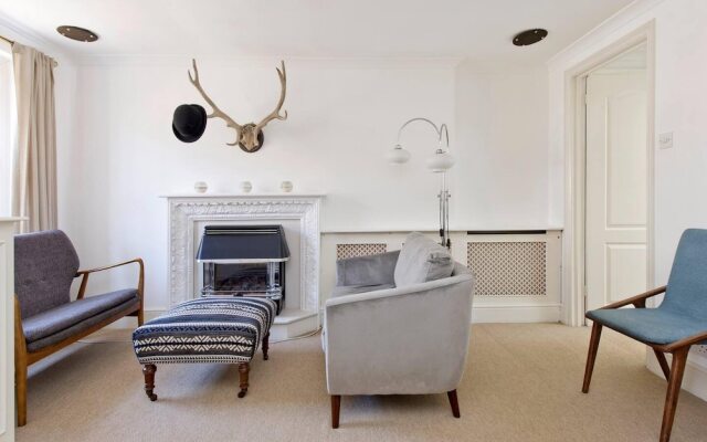 Traditional 2-bed Apartment Notting Hill