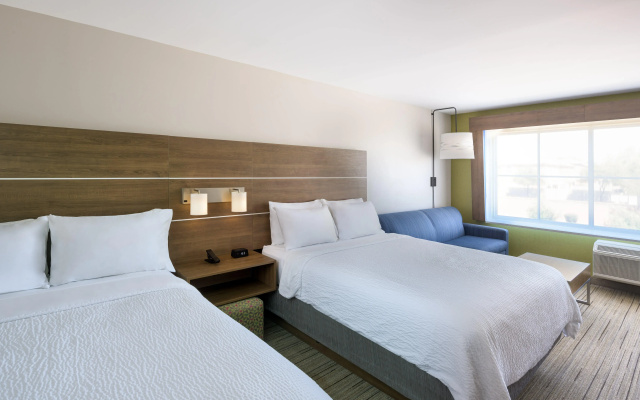 Holiday Inn Express & Suites Phoenix East - Gilbert by IHG