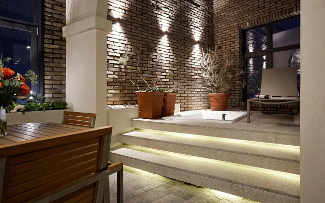 9 Brick Hotel