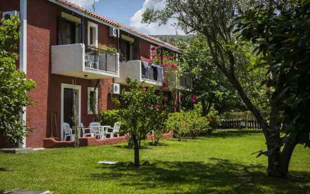 Dendrolivano Studios & Apartments