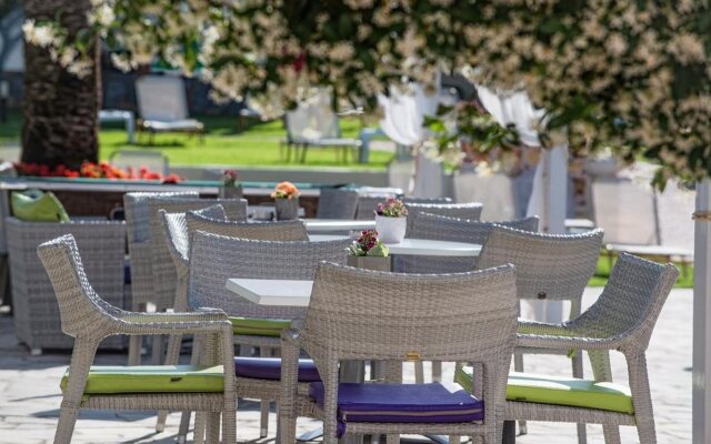 Kristalli Hotel Apartments