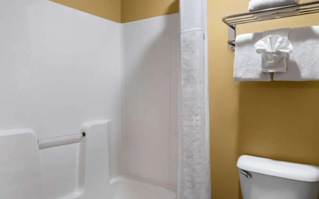 Super 8 by Wyndham Dyersville near Field of Dreams