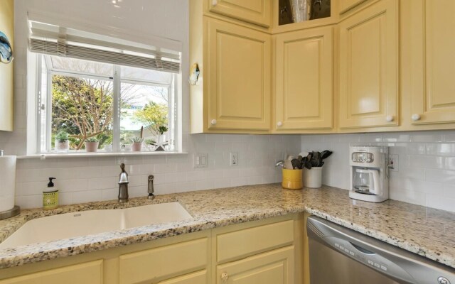 Lemon Drop Inn - 1938195