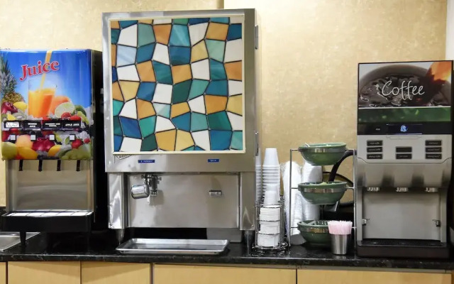 Quality Inn & Suites Metro