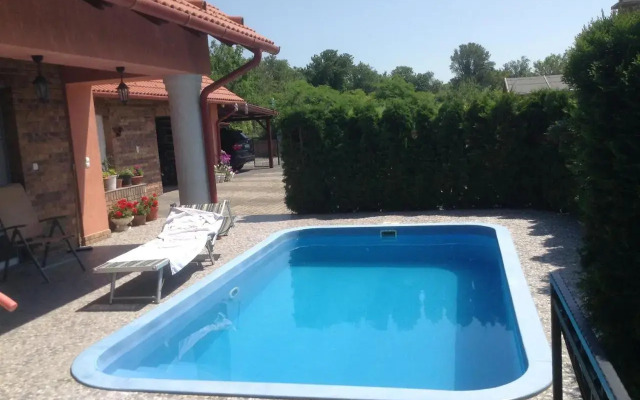 Villa Piros