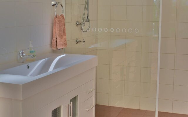 Parry Creek Farm Tourist Resort & Caravan Park