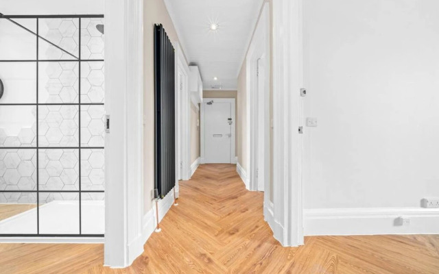 Stylish 4 Bed-town Centre