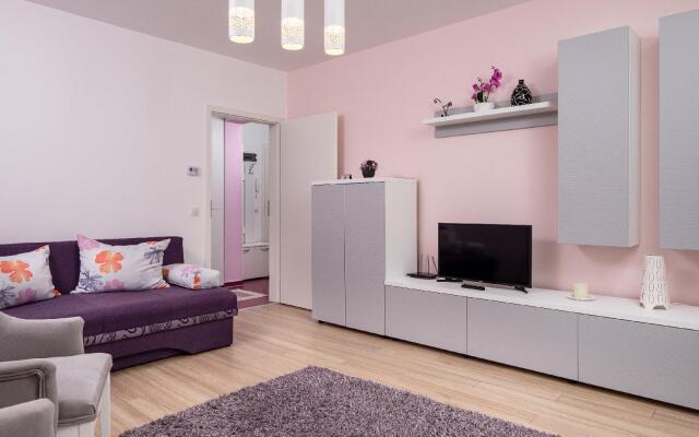 Brasov Holiday Apartments - Magenta