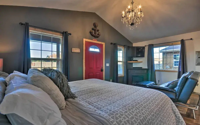 Coastal Retreat in Long Beach: Walk to Attractions