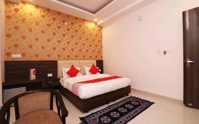 OYO 22356 Heaven Grand