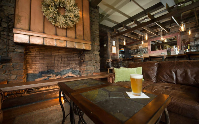 Peaks of Otter Lodge