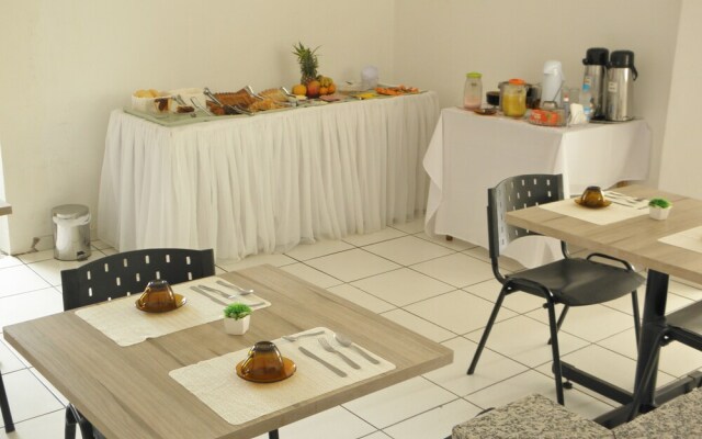 Eduardo Hotel